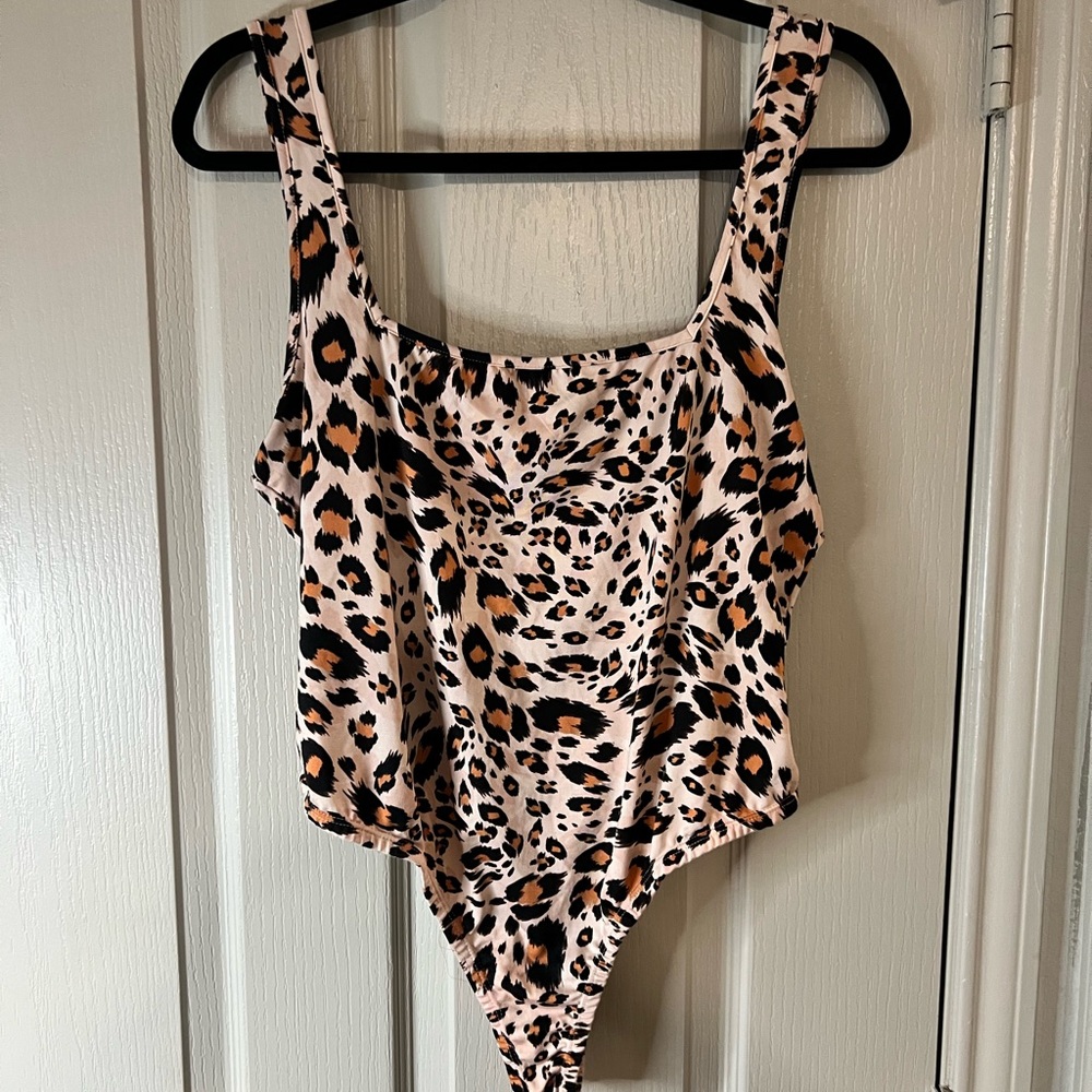 Square beck sleeveless bodysuit